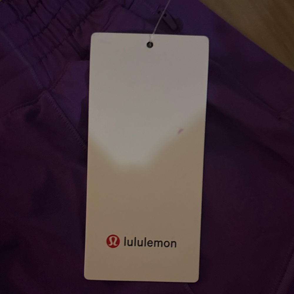NWT 💗lululemon Hottie hot 2.5 in Women's Purple Athletic Shorts - Picture 3 of 5